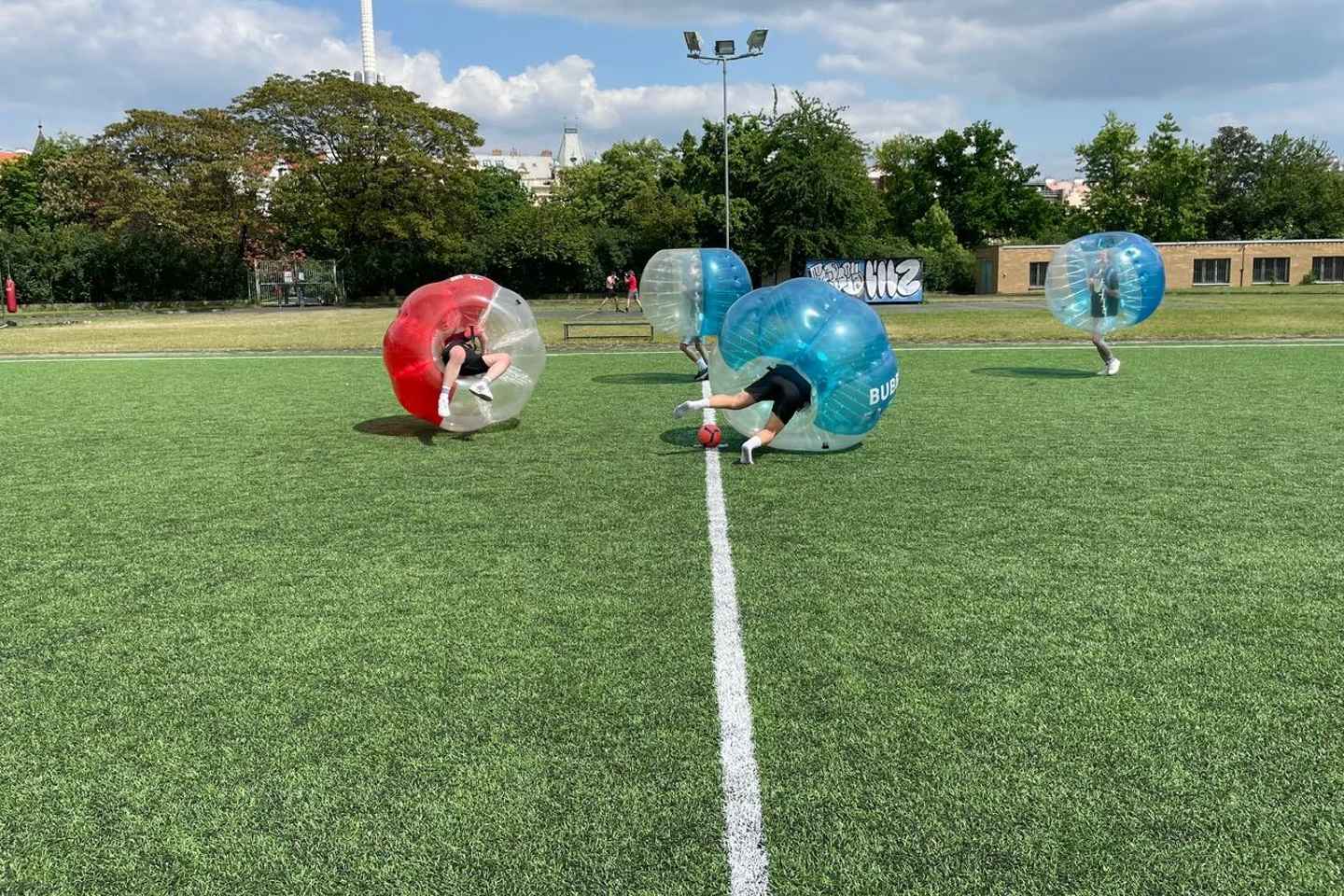 布拉格泡泡足球体验：市中心狂欢