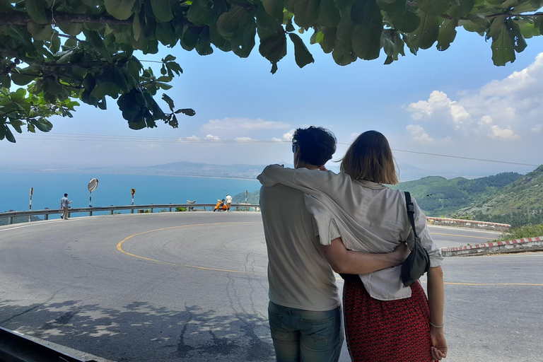 Hue de/para Hoi An em carro privado com paragens para visitas turísticas