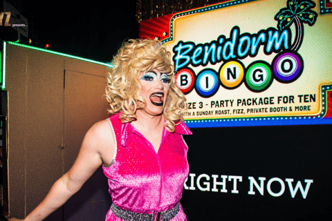Especial de Natal: BINGO BENIDORM | FunnyBoyz LiverpoolAssento com bebida