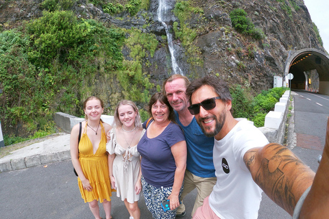 Excursión Privada a las Piscinas Naturales y Cascadas de Porto Moniz