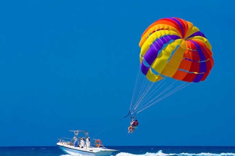 Punta Cana : Aventure en parachute ascensionnel + plongée en bateau de fêtePunta Cana : Parachute ascensionnel avec prise en charge à l'hôtel