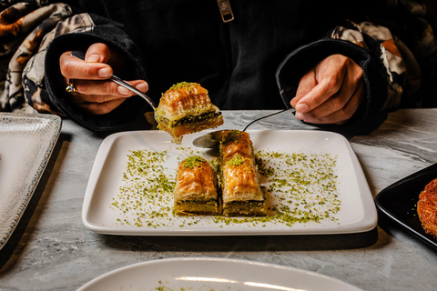 Istanbul: Bosphorus Bites Food Tour with 14+ Tastings