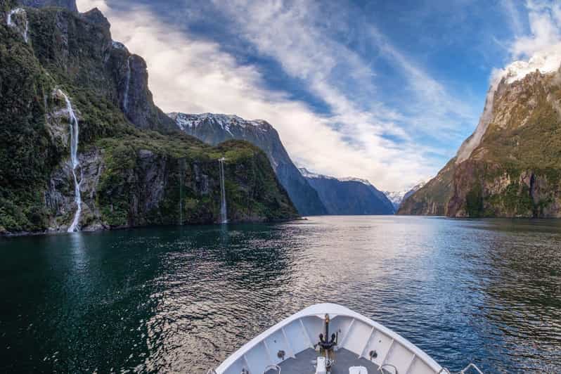 Te Anau to Queenstown inc Milford Sound Tour, Cruise & Lunch