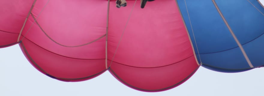 Expérience de parachute ascensionnel avec un moniteur