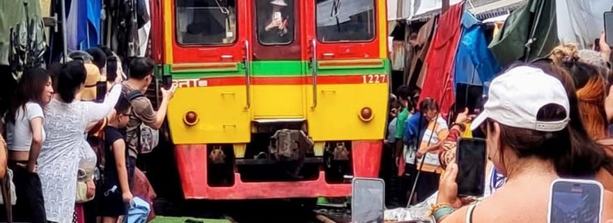 Le marché ferroviaire de Maeklong [uniquement le vendredi, le samedi et le dimanche]