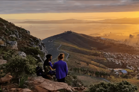 Cape Town: Lion's Head Guided Sunrise Hike with Pickup