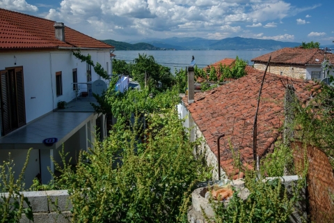 Autour du lac Albanie depuis Ohrid.