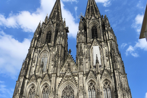 كولونيا: جولة سيرًا على الأقدام لمشاهدة كرة القدم والكرنفال