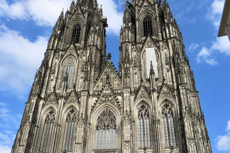 كولونيا: جولة سيرًا على الأقدام لمشاهدة كرة القدم والكرنفال