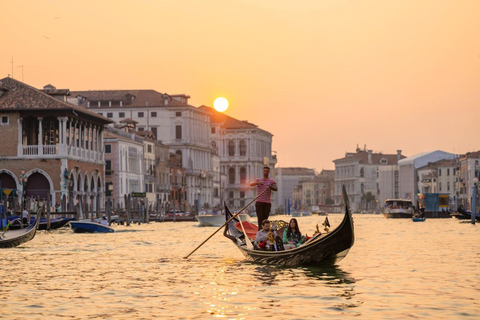 Venice: St. Mark's, Doge's Palace, Rialto, and Gondola Tour Shared Gondola: 30-minute ride across the Grand Canal