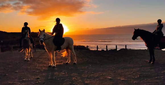 From Corralejo: VIP Golden Hour Horseback Ride to the Cliffs of El Cotillo
