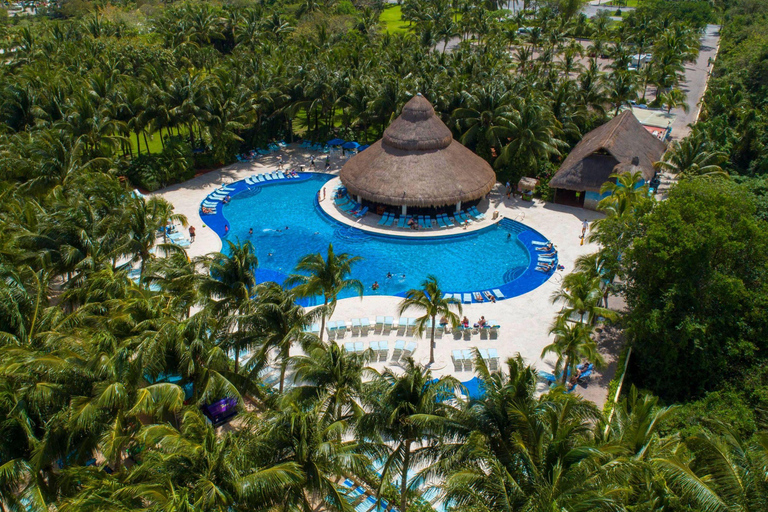 Cozumel: Paradise Beach Club Day Pass with Food & Drinks