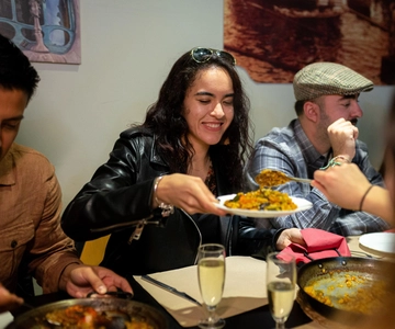 Barcelona: Tapas Tour with Food Tastings and Drinks