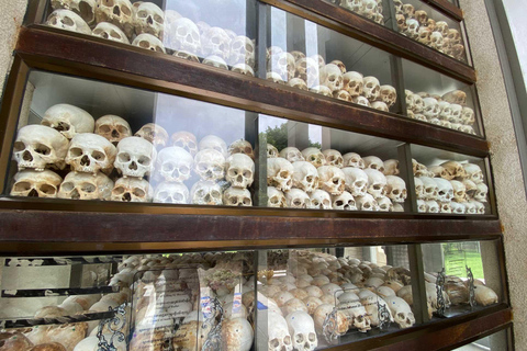 Flygtransfer med Killing Fields och Toul Sleng Museum