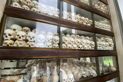 Excursão de meio dia aos Campos de Extermínio e ao Museu Toul Sleng S21