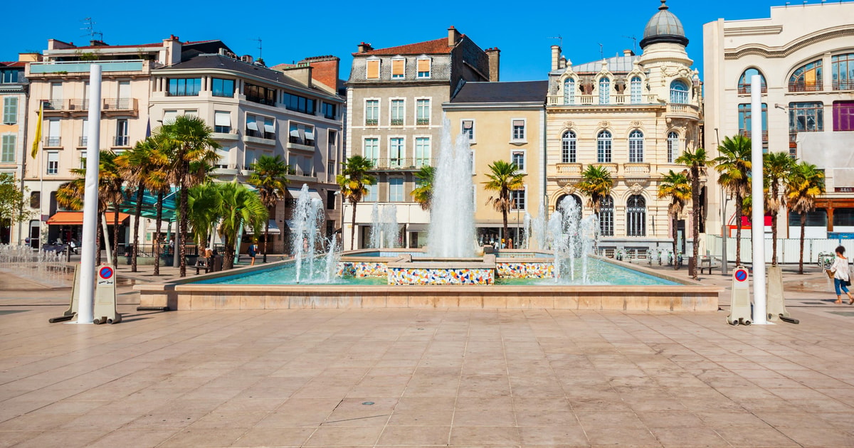 Pau: Express Walk with a Local | GetYourGuide