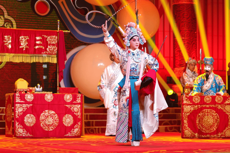 Peking: Peking-Oper mit lokalem Abendessen im Liyuan-Theater