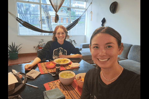 Bogotá: Tour por el mercado de Perseverancia y clase de cocina con lugareños