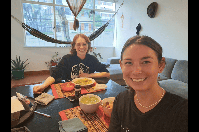 Bogotá: Tour por el mercado de Perseverancia y clase de cocina con lugareños