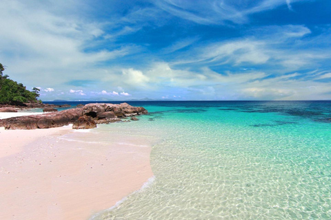 Phuket: Phi Phi Islands Day Trip with Meals & Transfer