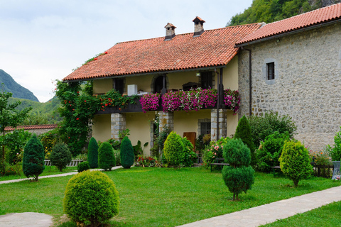 Kotor: Dagsutflykt och båtresa till Skadarsjön och BiogradFrom Herceg Novi