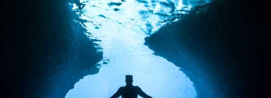 Makarska : excursion en hors-bord vers 3 îles, grottes et lagons bleus