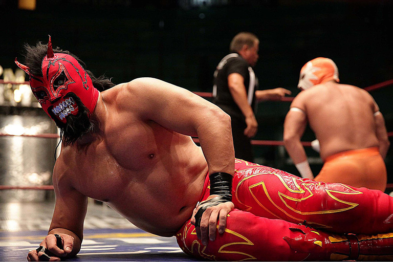 Puebla: Espectáculo icónico de lucha libre profesional con cena y bebida