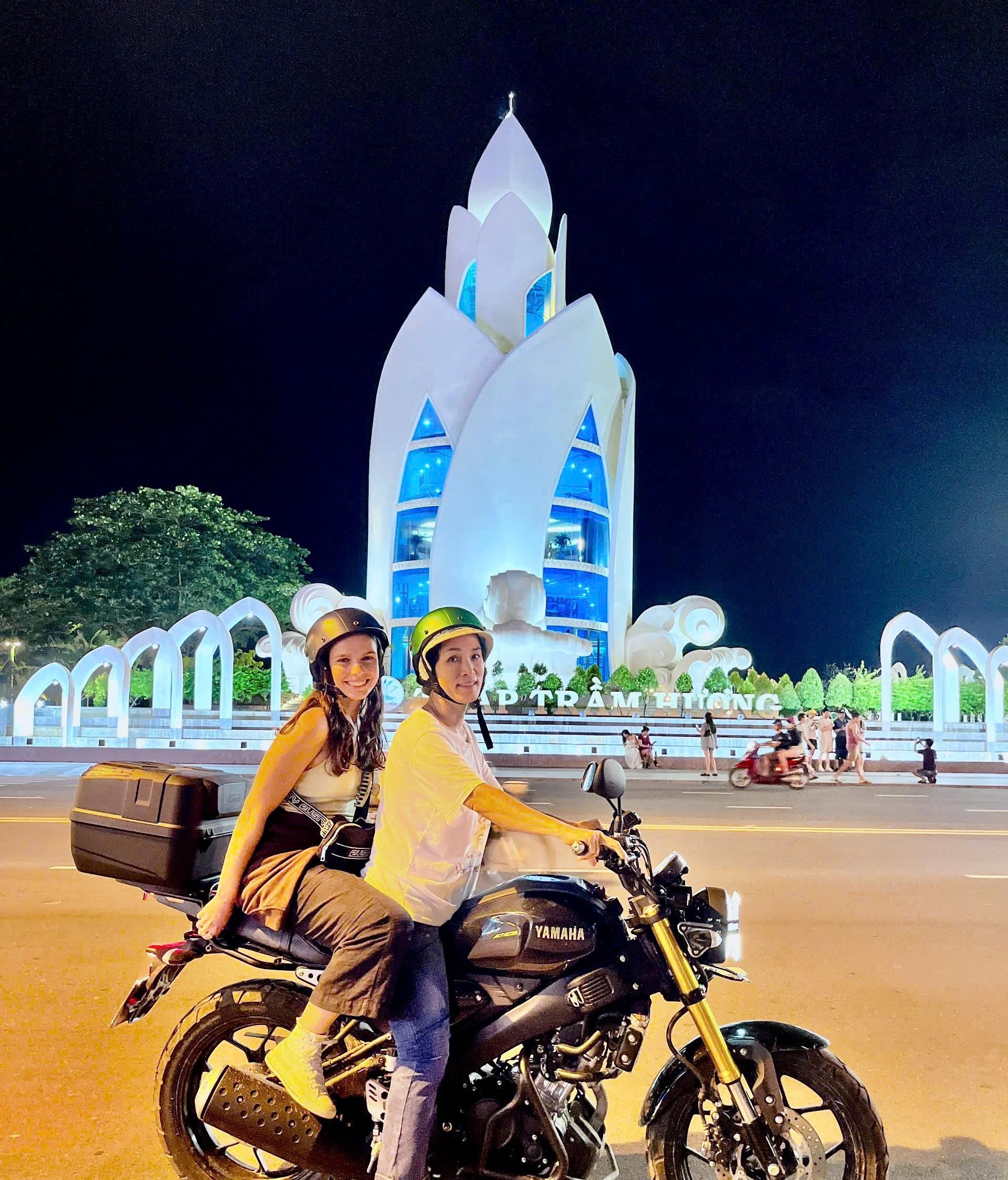 Nha Trang: Nachtliche Lebensmittelverkostung & Sightseeing mit dem Roller