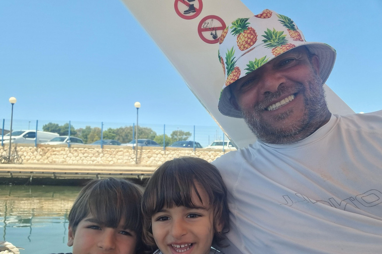 Cagliari: Båttur, 4 stopp, simning, snorkling och 1 spritzCagliari: båttur, 4 stopp, simning, snorkling och 1 spritz