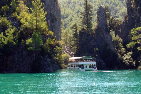 Alanya: Excursión en barco por el Cañón Verde con almuerzo y servicio de recogida del hotel