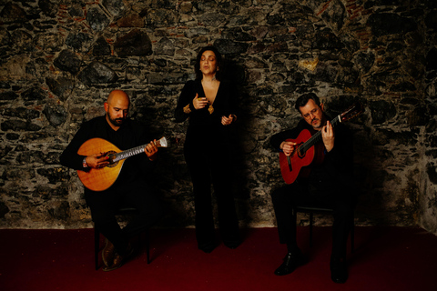 Madeira: espectáculo de fado con vino de MadeiraMadeira: Espectáculo de fado con vino de Madeira