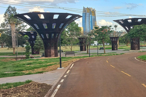 Nairobi: Matatu Safari, Uhuru Park e tour della città dal tetto del KICCNairobi: Safari Matatu, Parco Uhuru e tour della città dal tetto del KICC