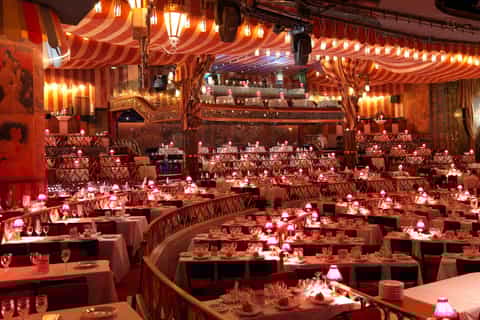 Moulin Rouge dinner show with champagne and transport