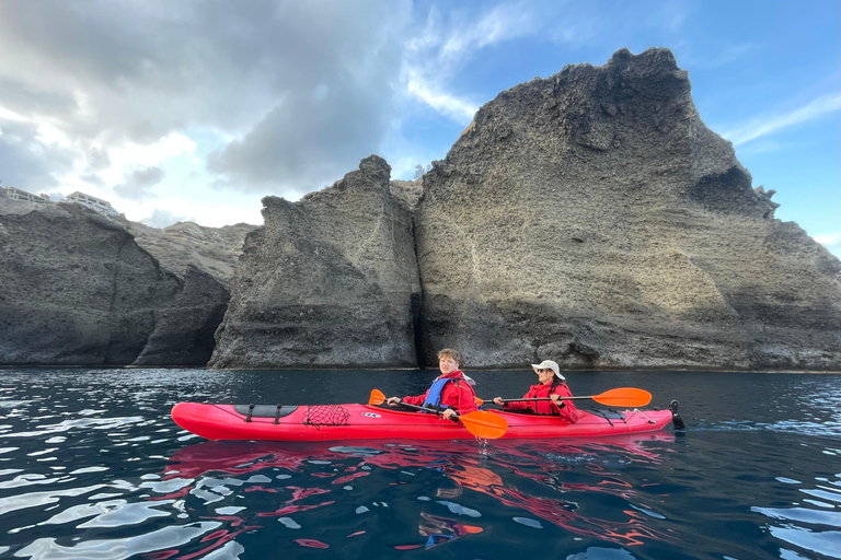 Santorini: South Sea Kayaking Tour with Sea Caves and Picnic Tour with Transfer