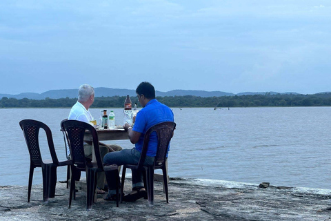 Sigiriya to Trincomalee: Kayaking & Floating Restaurant Tour