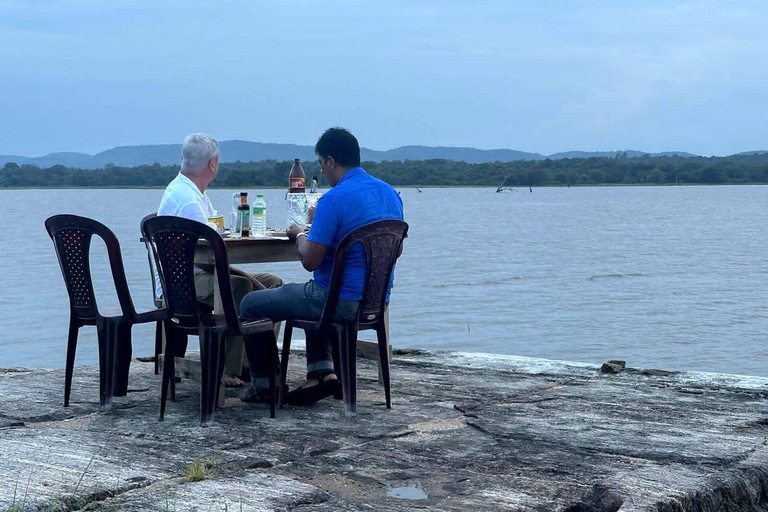 Sigiriya to Trincomalee: Kayaking & Floating Restaurant Tour