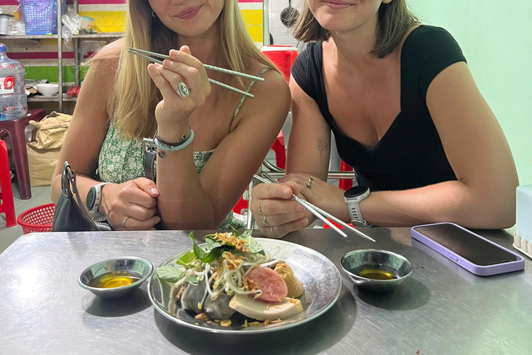 Ho Chi Minh City: Michelin Food Tour with Live Music Group Tour (Spanish)