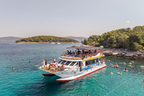 Spalato: Crociera a Hvar, Brač e Pakleni con pranzo e bevandeLesina, Brazza e isole Spalmadori: crociera con pranzo e bevande da Spalato