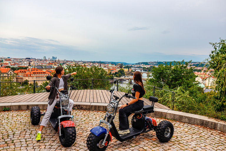 Praga: Passeio turístico guiado em um triciclo elétrico2,5 horas: 2 pessoas em 1 triciclo