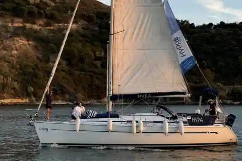Lisbon: Private Boutique Boat Tour – Sail in Style
