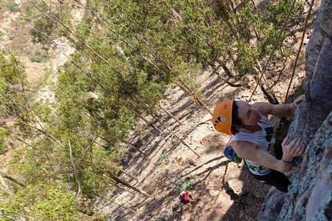 Sucre Rock Climbing Tour