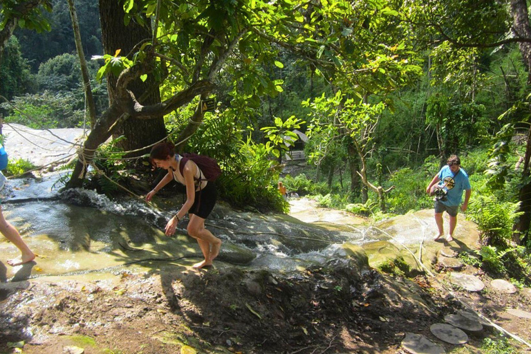 Geniet van de Sticky Waterval & Chet Si Fontein Nationaal Park