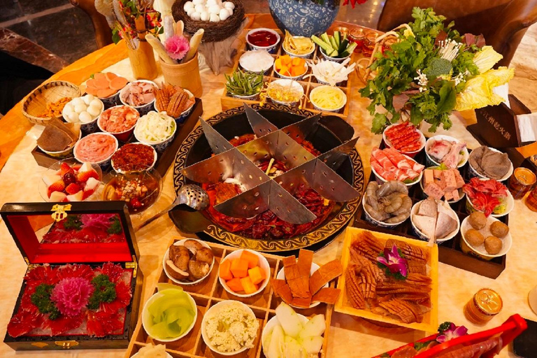 Chongqing : 1941 Theater + Hot Pot Private Group Day TourExcursion d&#039;une journée avec un groupe privé anglophone