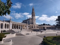 Discover Fátima, Nazaré, and Óbidos, Full Day Tour - Housity