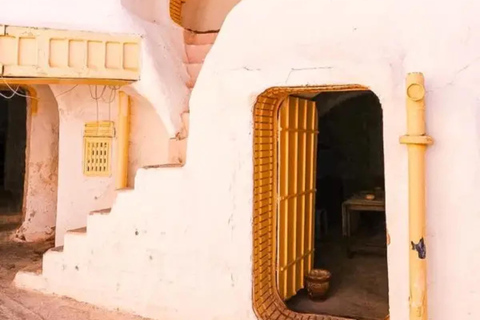 Von Djerba / Zarzis aus – 2-tägiger Ausflug nach Tozeur und zu den Berg-OasenVon Djerba / Zarzis – Ausflug nach Tozeur und zu den Berg-Oasen, 2 Tage