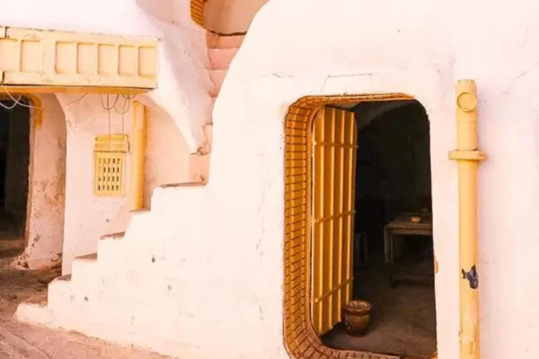 Von Djerba / Zarzis aus – 2-tägiger Ausflug nach Tozeur und zu den Berg-OasenVon Djerba / Zarzis – Ausflug nach Tozeur und zu den Berg-Oasen, 2 Tage