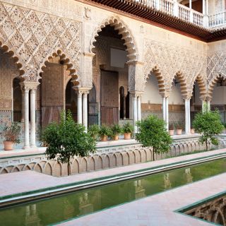 Seville: Alcázar, Cathedral and Giralda Tour with Tickets