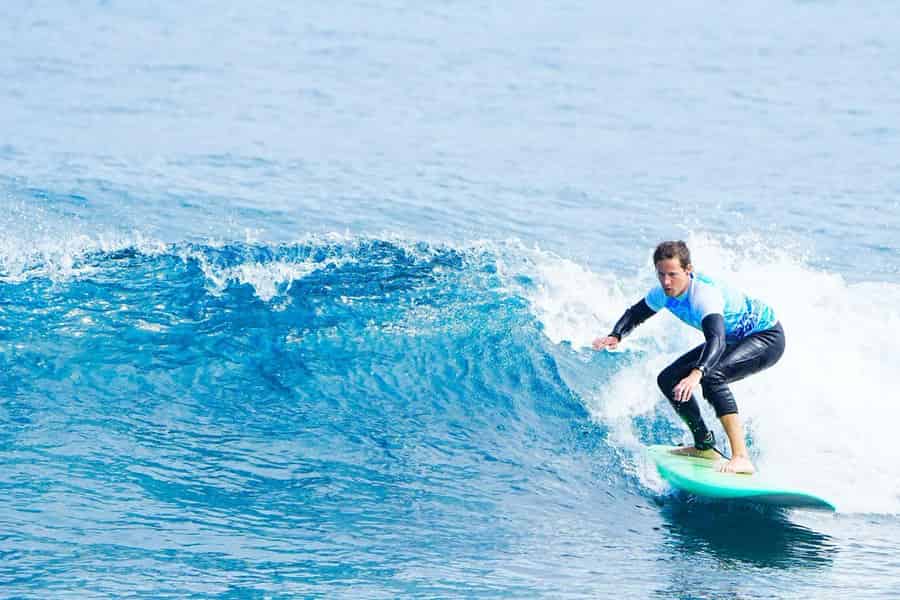 Azoren: Surfkurs mit Ausrüstung und Kursleiter. Foto: GetYourGuide Azoren: Surfkurs mit Ausrüstung und Kursleiter. Foto: GetYourGuide