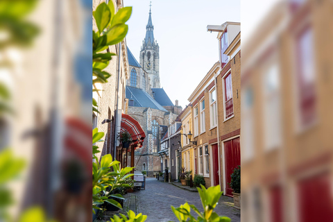 Delft City Center; Private Photoshoot & Guided Walk Classic Delft Walk