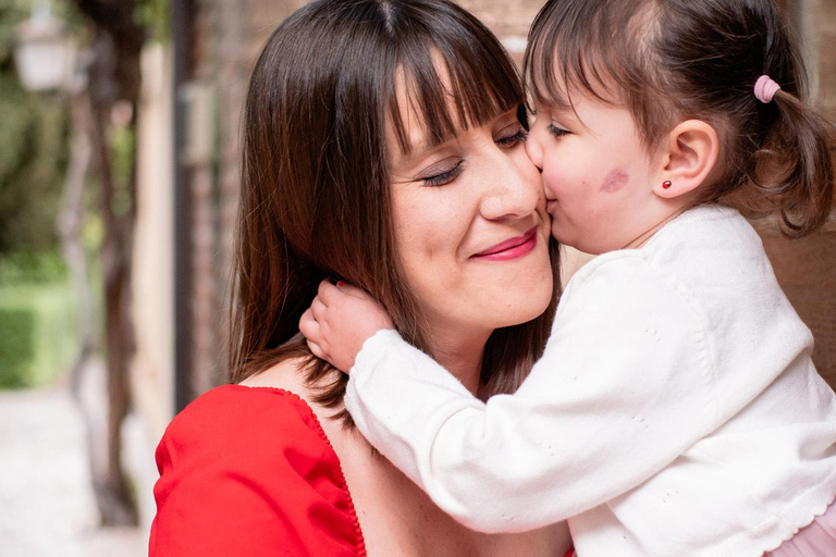 Tarragona: Private Family Photo Shoot Tour